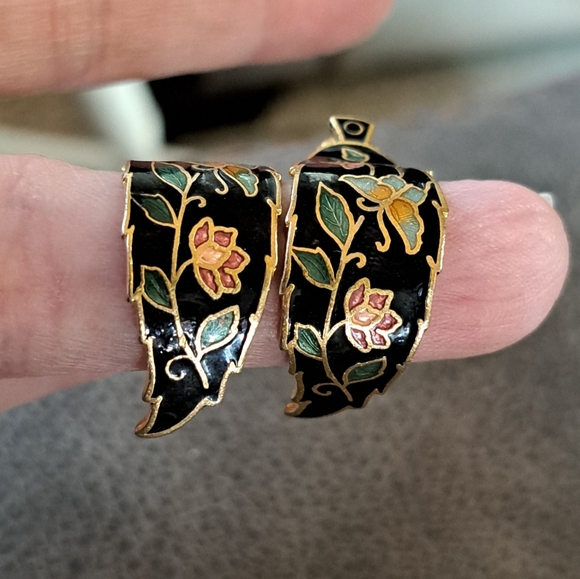 Stunning Vtg Cloisonné Enameled EARRINGS Butterflies Floral On Black Leaf Shape - Picture 2 of 7
